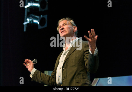 Simon Schama Historiker sprechen auf der Bühne Hay Festival 2009 Hay on Wye Powys Wales UK Stockfoto