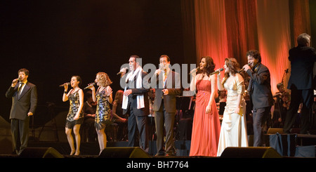 BUDAPEST - Januar 09: Cotton Club Singers Band führt auf der Bühne Sportarena Stockfoto