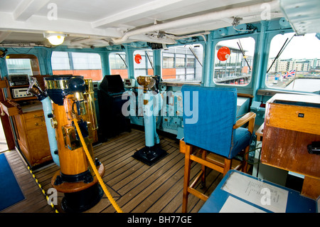 Der Control und Command Punkt auf der Yacht-Brücke von der Royal Yacht Britannia SCO 5953 Stockfoto