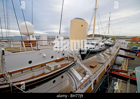 Die Royal Yacht Britannia vertäut am Ocean Terminal Dock Leith Edinburgh Schottland.  SCO 5952 Stockfoto