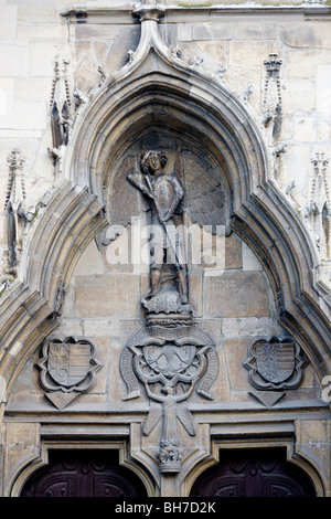 Wappen von Kaiser Sigismund von Luxemburg über Eingabe der katholischen Kirche St. Michael in Cluj-Napoca Rumänien Stockfoto