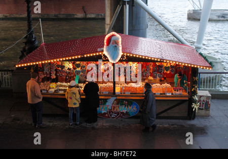 Süßwaren und Mutter stand auf Köln Weihnachten Markt South Bank London Dezember 2009 Stockfoto