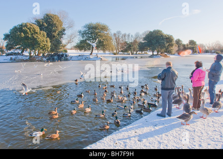 Der See mit Booten, im Winter in Cleethorpes, North East Lincolnshire, England Stockfoto