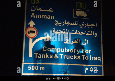 Straßenschild in der Nähe der irakischen Grenze, Jordanien Stockfoto