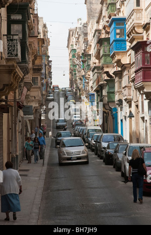 Typische Straßenszene in Valletta, Malta Stockfoto
