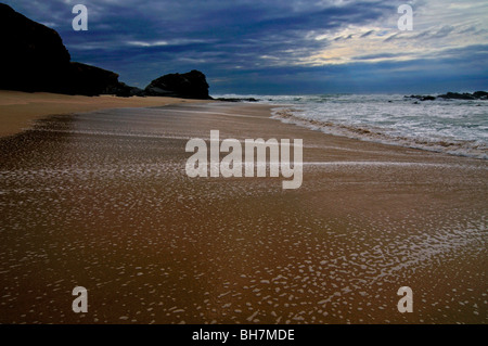 Portugal, Alentejo: Sonnenuntergang am Strand Praia Grande in Porto Covo Stockfoto