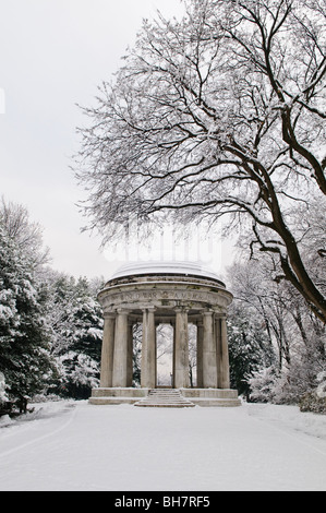 WASHINGTON DC, USA - Der Erste Weltkrieg Denkmal auf der National Mall in Washington DC nach einem großen Schneesturm. Der Erste Weltkrieg Memorial ist die einzige Stadt - centric Denkmal auf der National Mall. Es geht um die 26.000 oder so Washingtonians, die im Zweiten Weltkrieg diente ich und wird manchmal auch als die DC War Memorial bezeichnet. Stockfoto