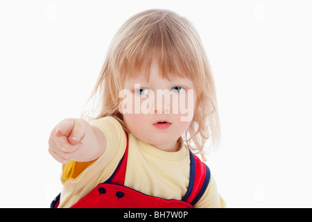 Bildnis eines Knaben mit langen blonden Haaren, zeigte mit dem finger Stockfoto