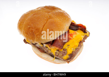 Wendys Speck doppelten Cheeseburger mit Brötchen auf weißem Hintergrund Stockfoto