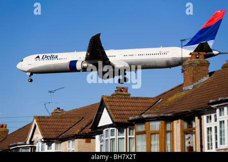 Delta Air Lines, Boeing 767, tail Anzahl / Registrierung N833MH, nahenden Flughafen Heathrow, London. VEREINIGTES KÖNIGREICH. Stockfoto