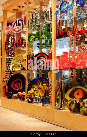 Berühmte böhmische Glas im Prager shop Stockfoto
