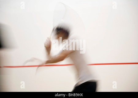 Ein Mann spielt squash, Bewegungsunschärfe Stockfoto