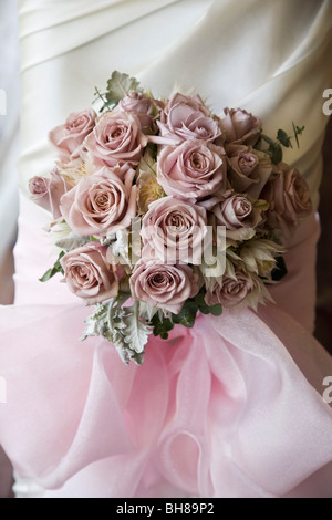 Detail von einem floralen Bouquet verbunden zu einer Spalte Stockfoto