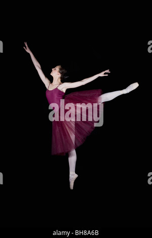 Ballett-Tänzerin eine Arabeske zu tun Stockfoto