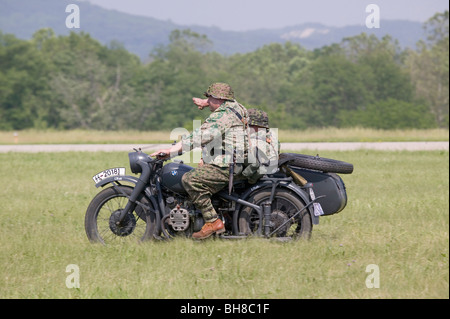 Dem zweiten Weltkrieg deutsche Soldat auf Motorrad, Mid-Atlantic Air Museum des zweiten Weltkriegs Wochenende und Reenactment in Reading, PA Stockfoto