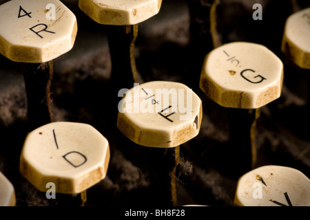 Antike Schreibmaschine Tasten close-up R-D-F-G Stockfoto