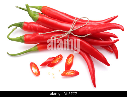 Chilenische Paprika Scheiben und Samen auf weißem Hintergrund Stockfoto