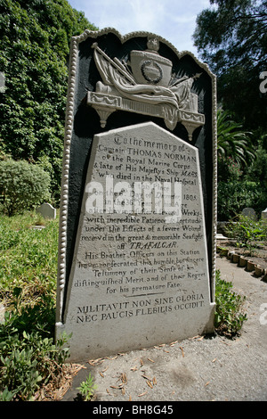 Der Grabstein eines Matrosen in Trafalgar Friedhof in Gibraltar, England kleinen Gebiet im Mittelmeer. Stockfoto