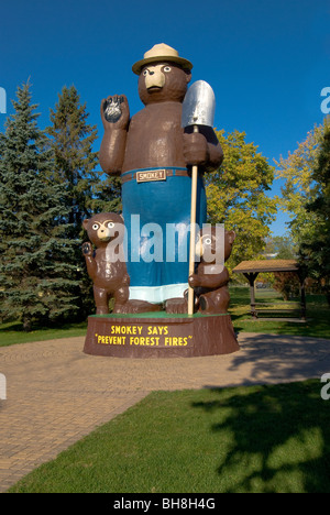 Smokey Bear und zwei jungen Statuen, International Falls, Minnesota Stockfoto