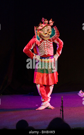 Tibetische Mönche von Tashi Lhunpo Kloster Hay Festival 2009 durchführen. Stockfoto