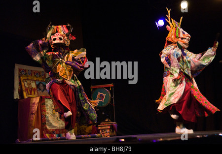 Tibetische Mönche von Tashi Lhunpo Kloster Hay Festival 2009 durchführen. Stockfoto