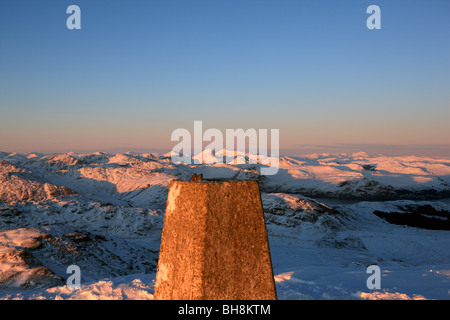 Zeigen Sie am frühen Abend Winter nördlich vom Gipfel des Ben Lomond an Stockfoto