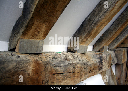 alte Scheune Renovierung mit traditionellen Eichenbalken und modernen Elementen Stockfoto