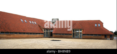 alte Scheune Renovierung mit traditionellen Eichenbalken und modernen Elementen Stockfoto