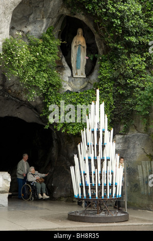 Lourdes, Hautes-Pyrénées, Frankreich. Die Höhle, wo die Erscheinung stattfand. Stockfoto