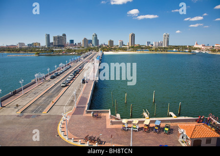 Skyline von der Pier von St. Petersburg, Florida Stockfoto