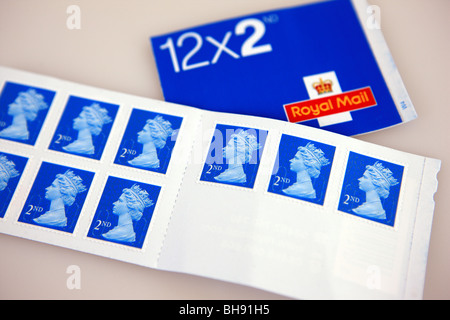 Open und Closed Book of zweiter Klasse UK Briefmarken Stockfoto