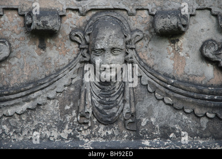 Detail aus dem Grab des Sir Robert Dennistoun des Mountjoy in Greyfriars Kirkyard in Edinburgh. Stockfoto