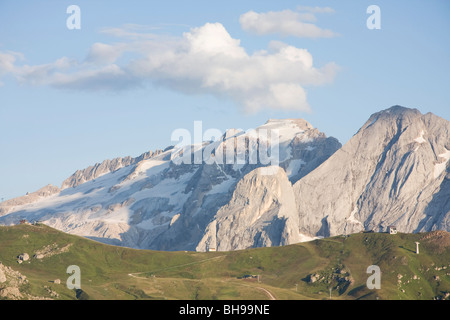 Marmolada Bergblick vom Sellajoch, Val di Fassa, Dolomiten, Trentino, Italien Stockfoto