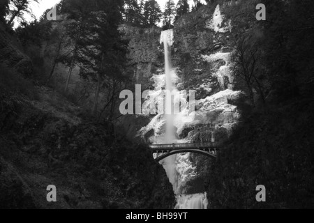 Winter auf der Multnomah Falls Winter in Oregon Stockfoto