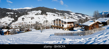 Blick über das Resort von Megève Fom die Rochebrune Pisten, Haute Savoie, Frankreich Stockfoto