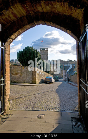 Der Palast und Kirche Eingang zum Hof von der Stadt Linlithgow SCO 6025 Stockfoto