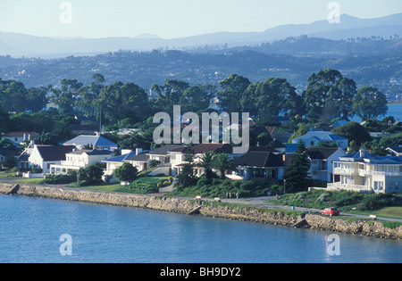 VILLENVIERTEL AUF FREIZEIT-INSEL, LAGUNE VON KNYSNA, VILLEN, LUXUS, KNYSNA, GARDEN ROUTE, SÜDAFRIKA Stockfoto