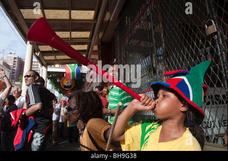 Mädchen mit einer Vuvuzela-FIFA WM 2010 Kapstadt in Südafrika Stockfoto