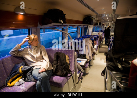 Im Inneren der Kutsche ist Teil einer Französisch-ter-Train Express Regional – trainieren, gebunden in Lyon in Frankreich. Stockfoto