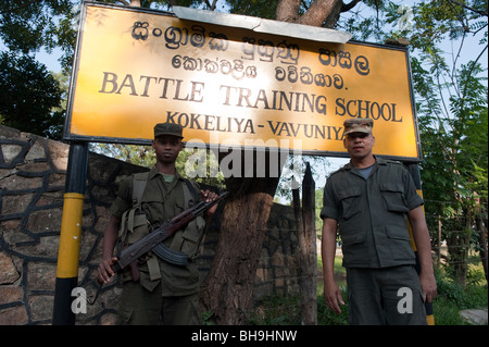 Armee Ausbildung, Vavuniya Sri Lanka Konflikt Kampfzone im Norden an der Grenze zur LTTE kontrollierten Zone vor Kriegsende. Stockfoto