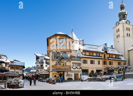 Hauptplatz im Zentrum des Ferienortes Megeve, Haute Savoie, Frankreich Stockfoto