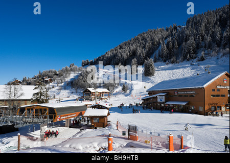 Hängen, Plan de l ' Homme und Rhodos hebt im Zentrum von Trois Vallées, Tarentaise, Meribel, Savoie, Frankreich Stockfoto