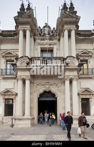 Eingang der Universität Sevilla, Andalusien, Spanien Stockfoto