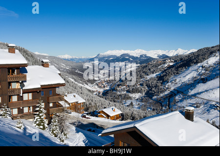 Blick über Meribel von Mottaret, drei Täler, Tarentaise, Savoie, Frankreich Stockfoto