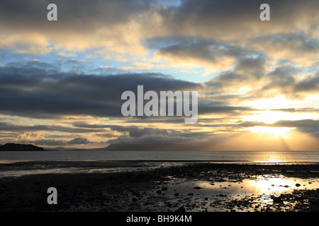 Sonnenuntergang über der Isle Of Skye von Applecross Bay Stockfoto
