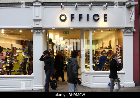 Ein Büro-Schuhgeschäft in Leeds, England, Vereinigtes Königreich Stockfoto