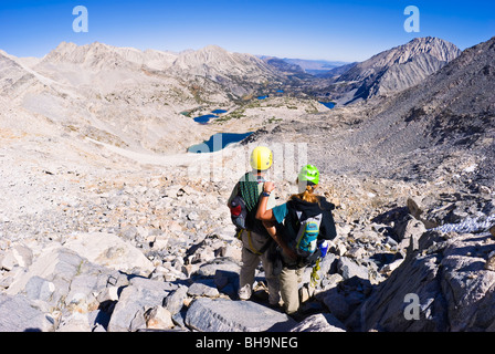 Kletterer im Anflug auf Bear Creek Spire, John Muir Wildnis, die Berge der Sierra Nevada, Kalifornien Stockfoto