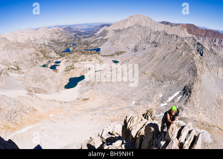 Bergsteiger auf der Nordost Grat des Bear Creek Spire, John Muir Wilderness, Berge der Sierra Nevada, Kalifornien Stockfoto