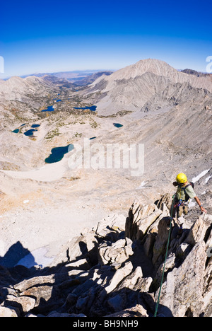 Bergsteiger auf der Nordost Grat des Bear Creek Spire, John Muir Wilderness, Berge der Sierra Nevada, Kalifornien Stockfoto