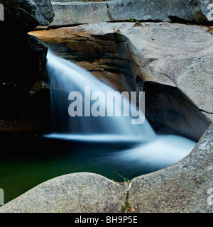 Kaskade am Fluss Pemigiwasset im Becken Bereich des Franconia Notch State Park von New Hampshire Stockfoto